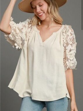 Umgee Linen/Cotton Cream Lace Balloon Sleeve Split-Neck Blouse